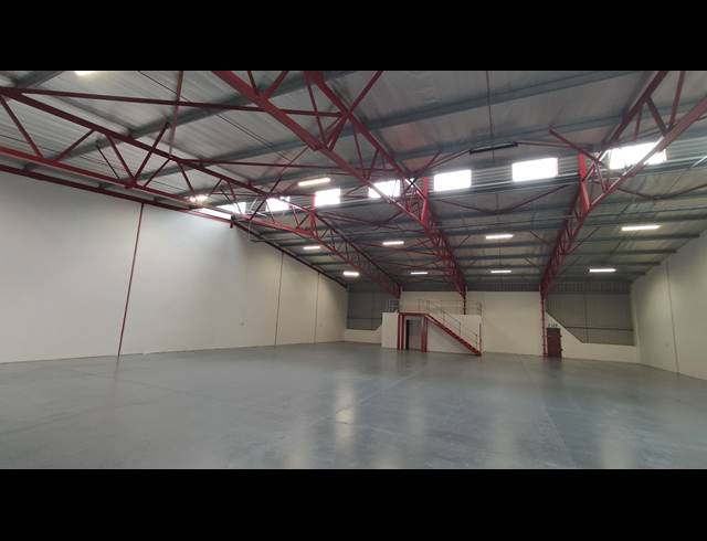 640M² WAREHOUSE TO LET IN SPRINGFIELD